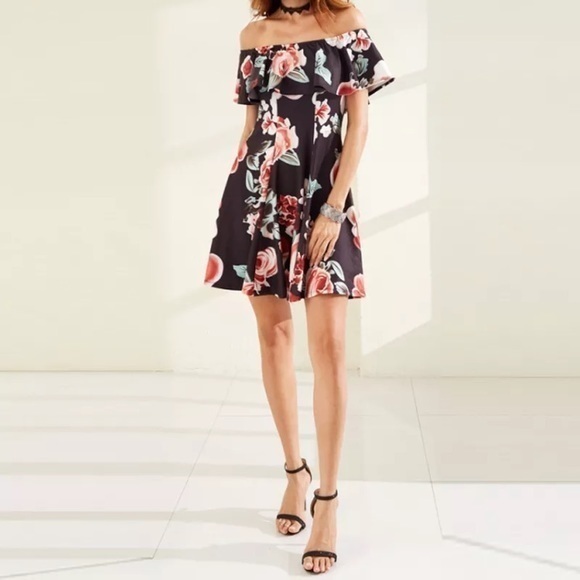 ❣️Sale was $45 down sizing❣️ Off the shoulder floral dress - Picture 2 of 7